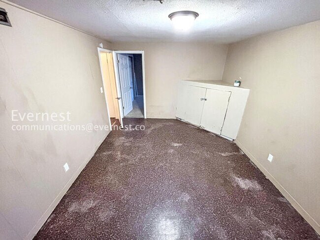 Building Photo - PROMO: Get $500 Off the First Month's Rent!3 Bed, 2 Bath Home with Garage / Available Now!