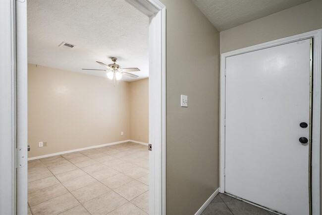 Building Photo - 2053 Country Village Blvd