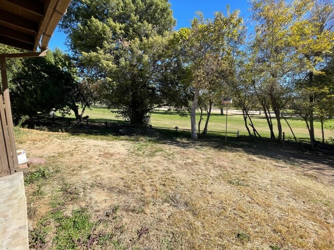 Building Photo - Golf Course- On The Mesa 3 Bedrooms, 2 Bathrooms, New Paint,