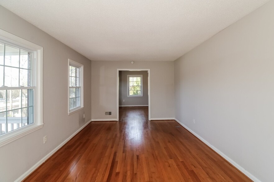 Building Photo - 1807 Holly Hill Dr