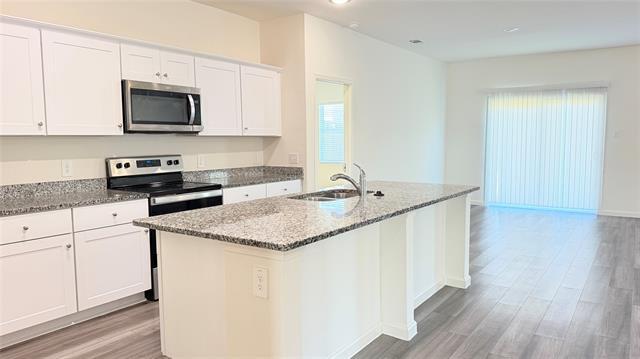 Building Photo - 717 Yorkshire Dr