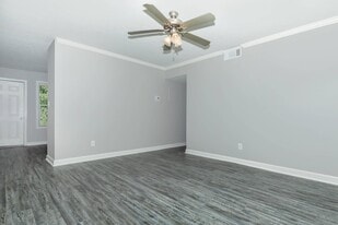Building Photo - Courtyard Apartments