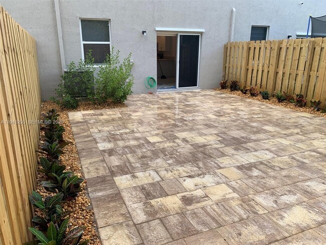 Building Photo - 1271 SE 27th Terrace