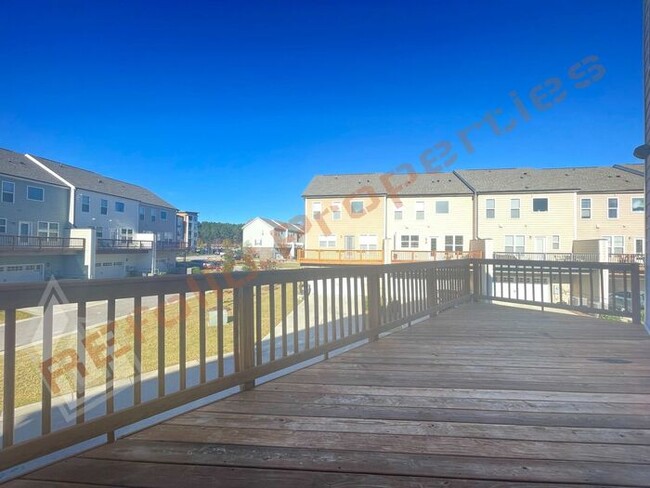 Building Photo - Beautiful End Unit 3 Story 4 bedroom, 3.5 ...