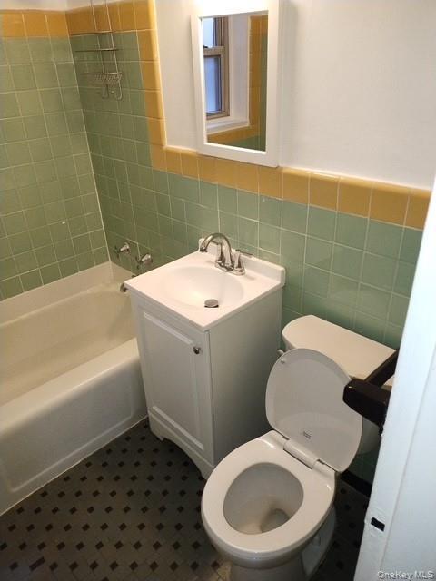 Building Photo - 320 S Broadway