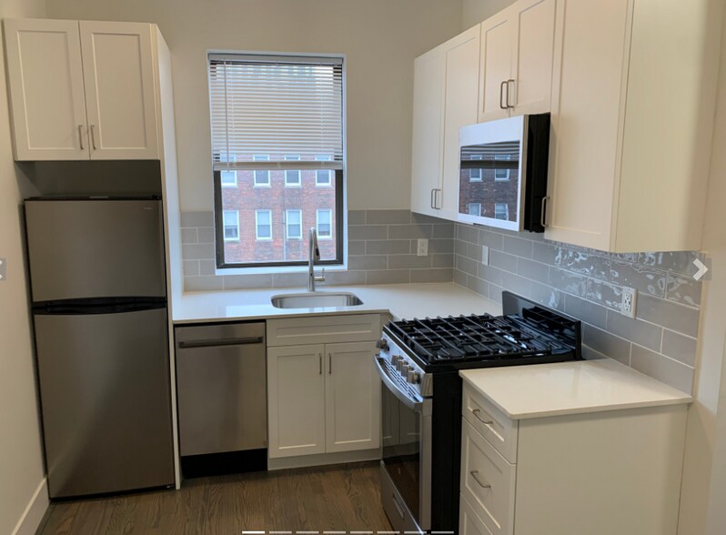 Building Photo - 131 Park Dr