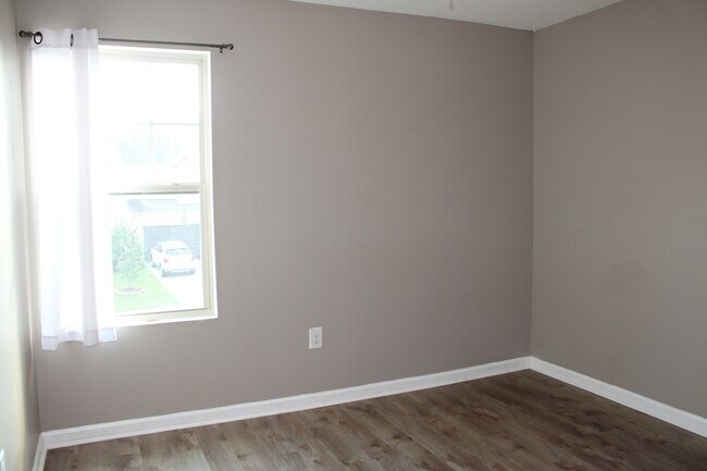 Building Photo - 138 Lyonshall St