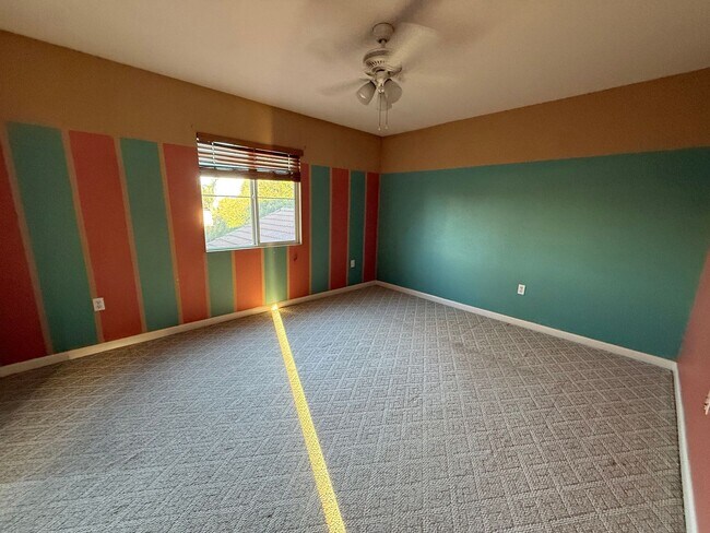 Building Photo - 3965 Collins St