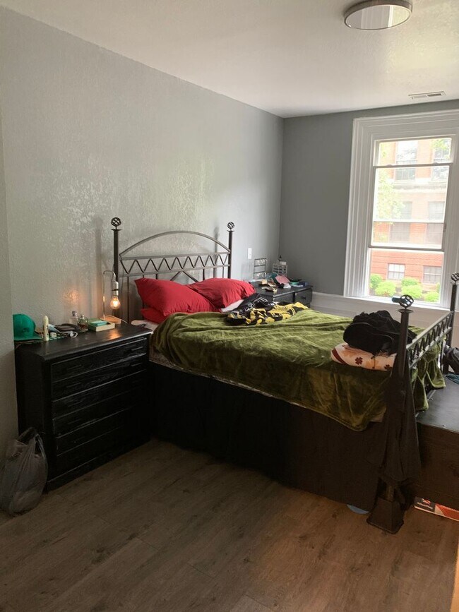 Building Photo - 903 E Cason st