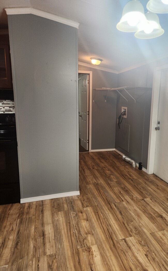 Building Photo - 7310 Pineview Dr