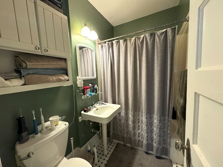 Building Photo - 30 Peterborough St