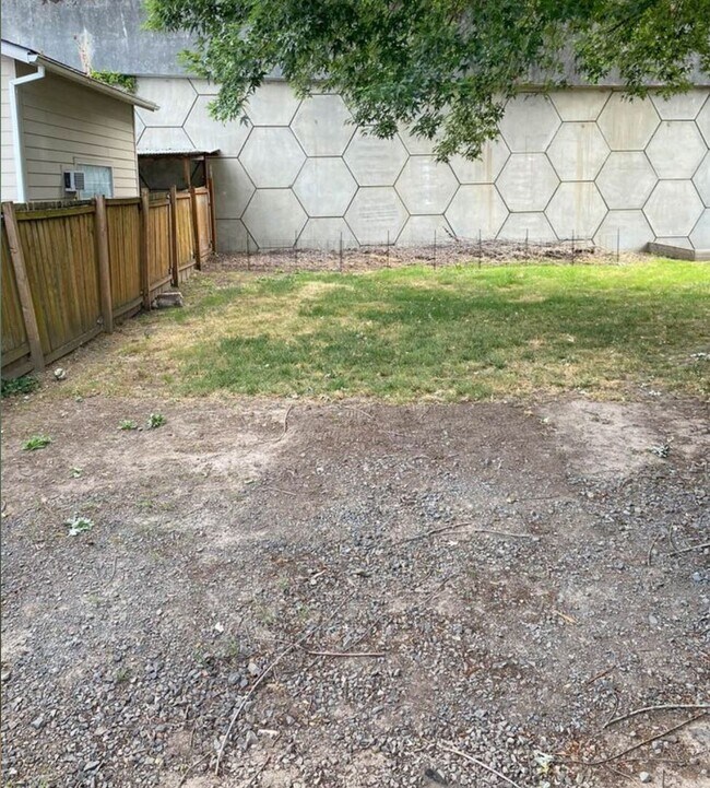 Building Photo - 30 SW 131st Ave
