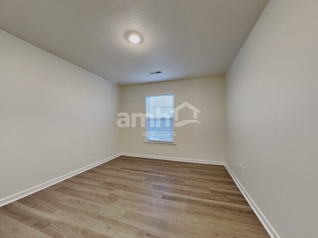 Building Photo - 1801 Point Wood Dr