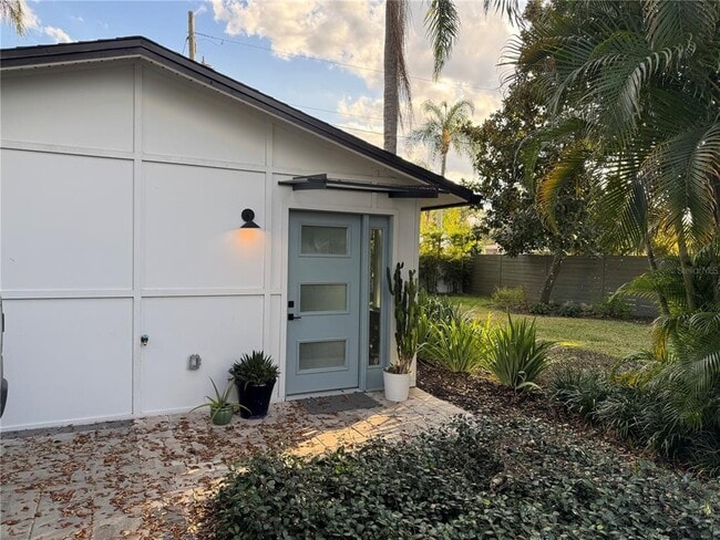 Building Photo - 228 E Harding St