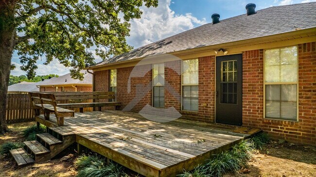 Building Photo - 2340 Linda Drive