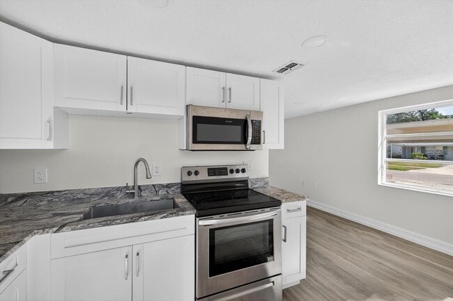 Building Photo - 5419 Oceanic Rd