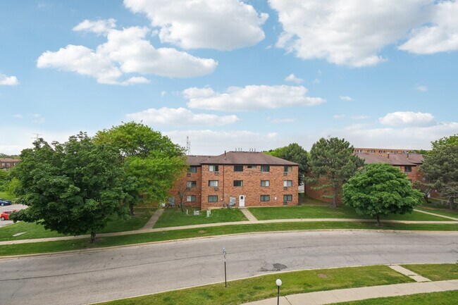 Building Photo - 226 Shorewood Dr