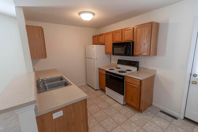 Building Photo - 3406 E St Charles Rd