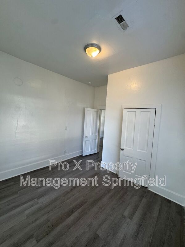 Building Photo - 618 W Calhoun St
