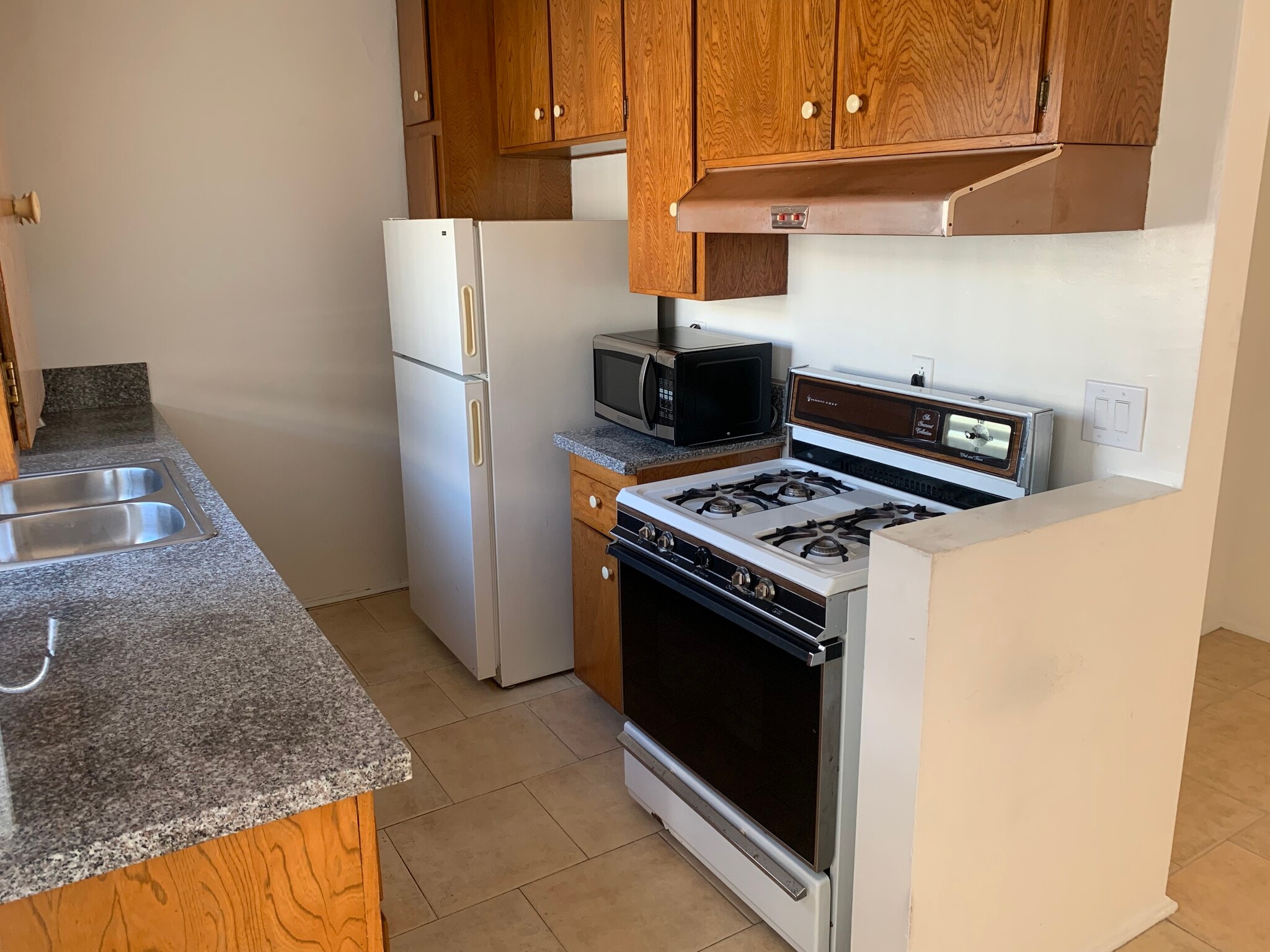 Building Photo - 1221 S Sherbourne Dr