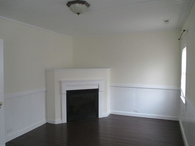 Building Photo - 611 Johnson St