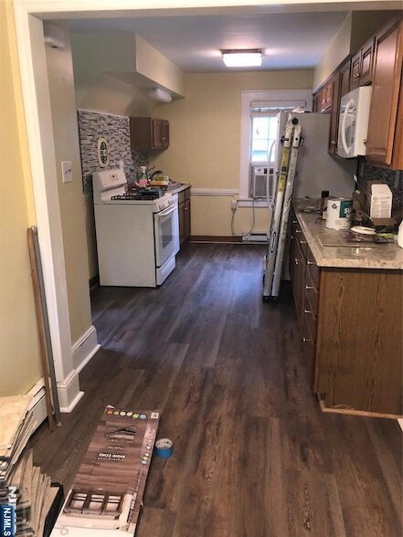 Building Photo - 115 Degroff Pl