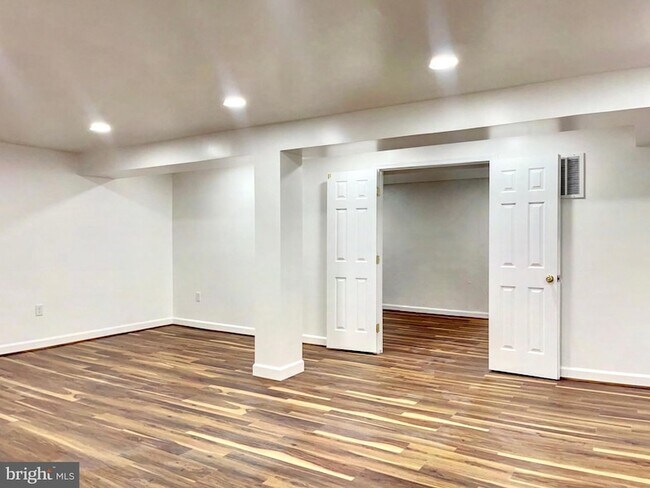 Building Photo - 1402 Mullins St