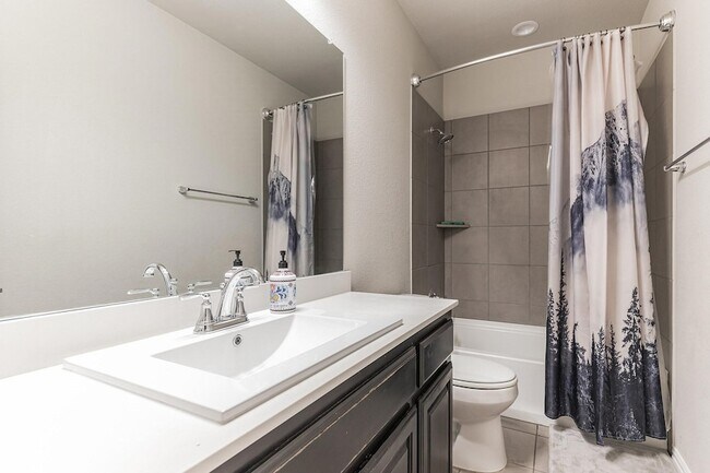 Building Photo - 14800 Belclaire Ave