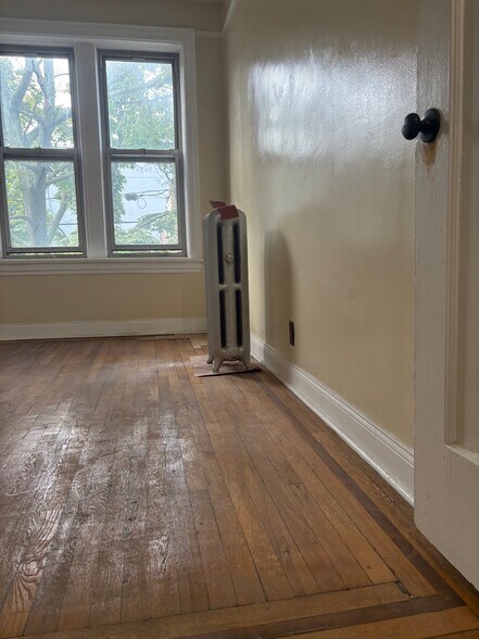 Building Photo - 54 E Clifford Pl