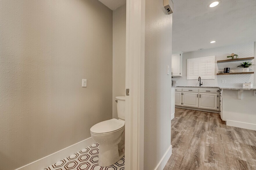 Building Photo - 660 S 400 E