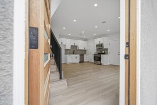 Building Photo - 10900 Baird Ave