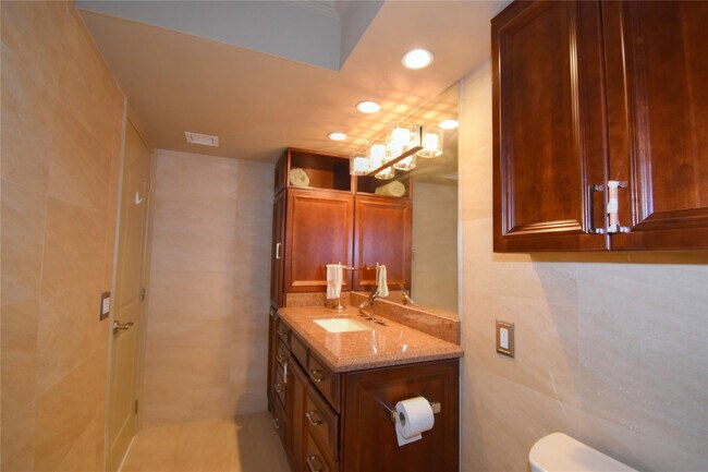 Building Photo - 1012 N Ocean Blvd