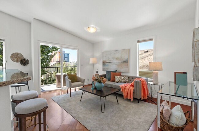 Building Photo - Top Floor 2-Bed Condo with Garage Parking