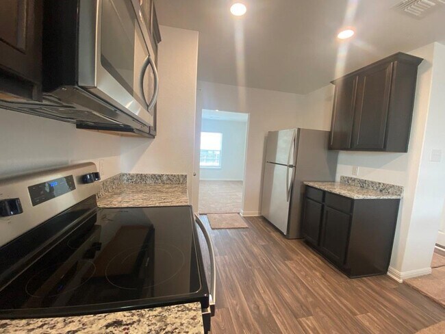 Building Photo - 309 Riverdale Dr