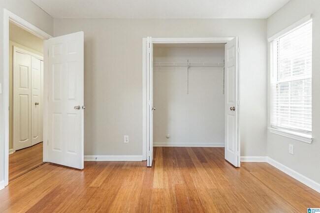 Building Photo - 431 Laurel Woods Trce