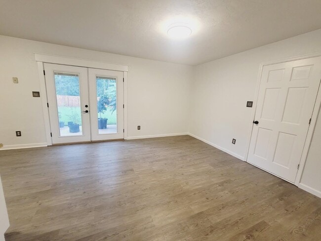 Building Photo - 2136 Little River Ln