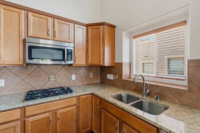 Building Photo - 677 W Pizzicato Ln