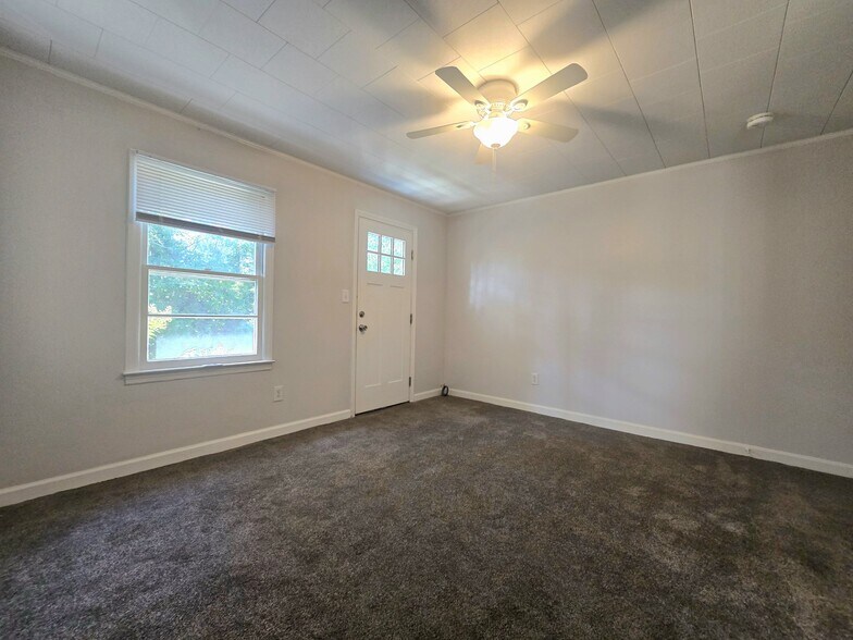 Main BR - 417 10th Ave S