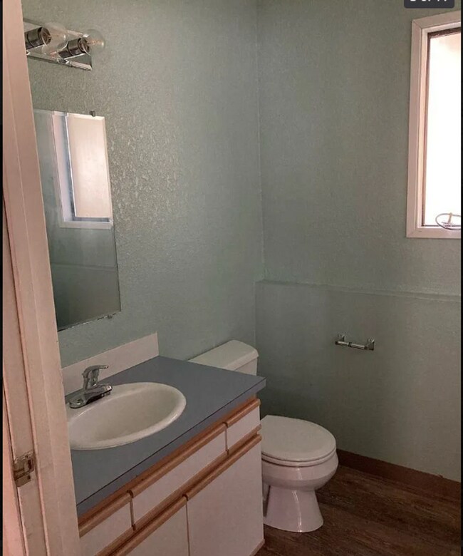 Building Photo - 5-Bedroom Home for Rent in Barkley Neighbo...