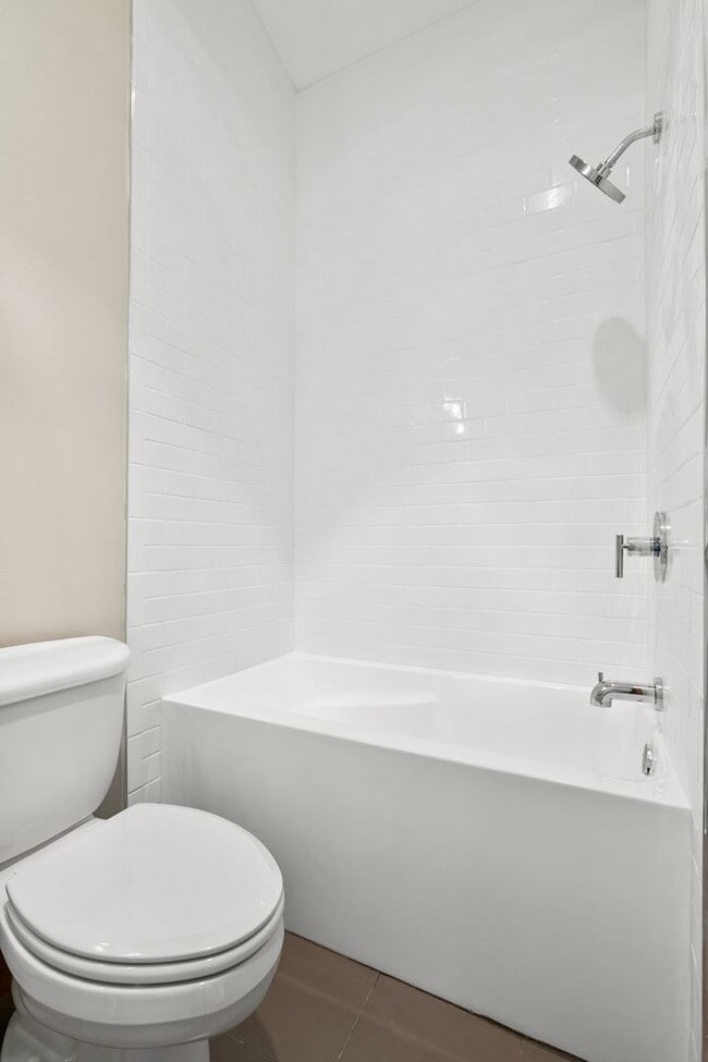 Building Photo - Immaculate West Seattle Townhome