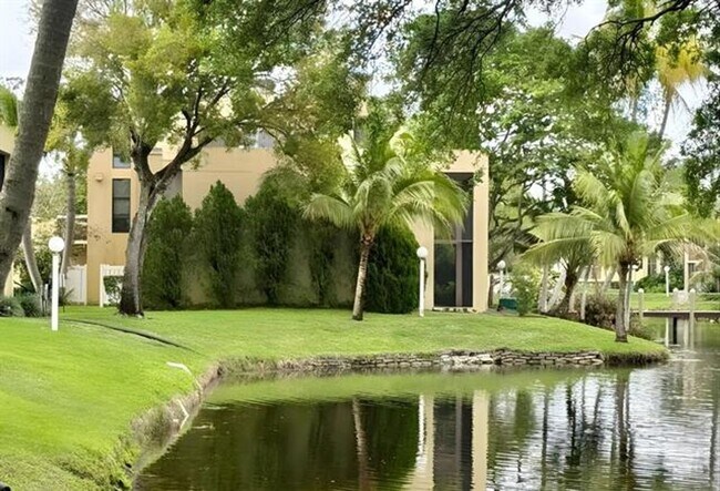 Building Photo - 2910 SW 87th Terrace