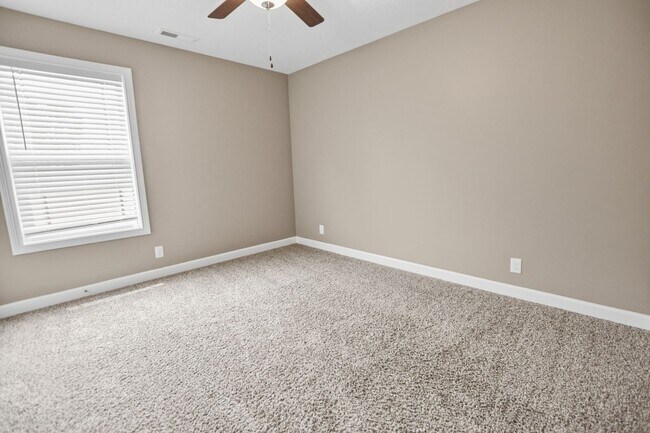 Building Photo - 542 Tacoma Dr