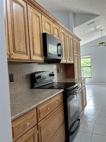 Building Photo - 22656 Pickerel Cir