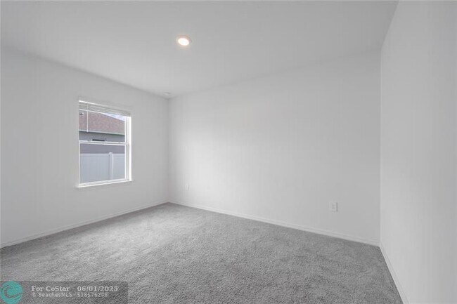 Building Photo - 3537 SW San Benito St