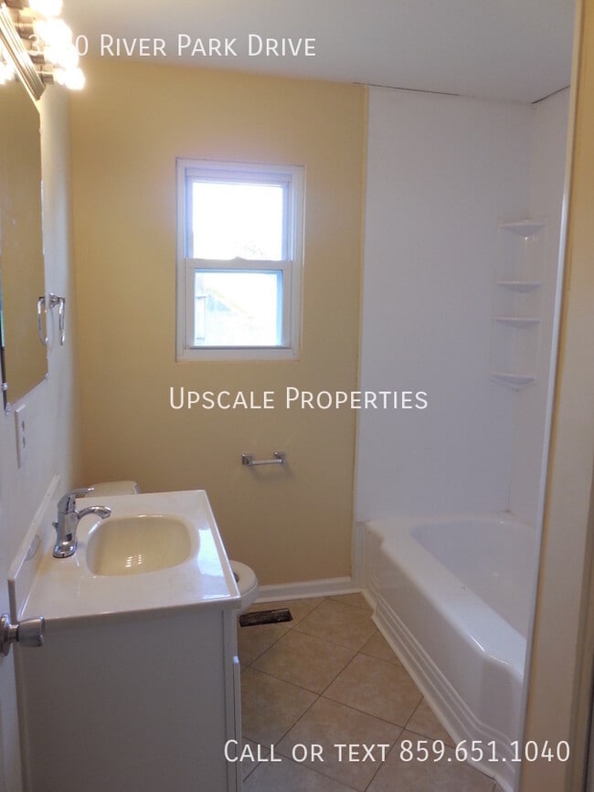 Building Photo - 3590 River Park Dr