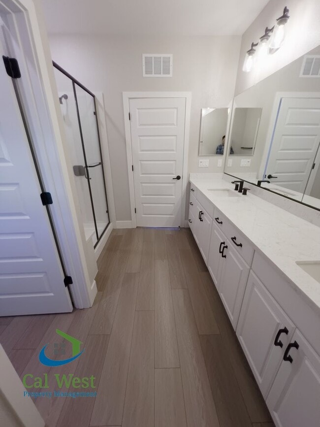 Building Photo - $4495 - Beautiful Corner Unit Townhome in ...