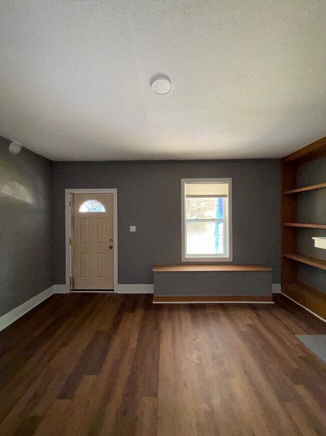 Building Photo - 1547 E McLemore Ave