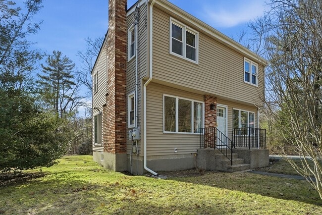 Building Photo - 724 Linwood St