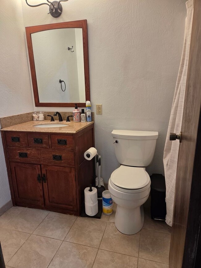 Building Photo - Spacious 3 Bedroom, 2 Bath Home with Bonus...