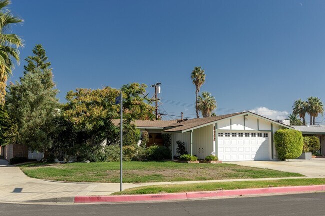 3 BR 2 BA house Move in ready - 3 BR 2 BA house Move in  ready